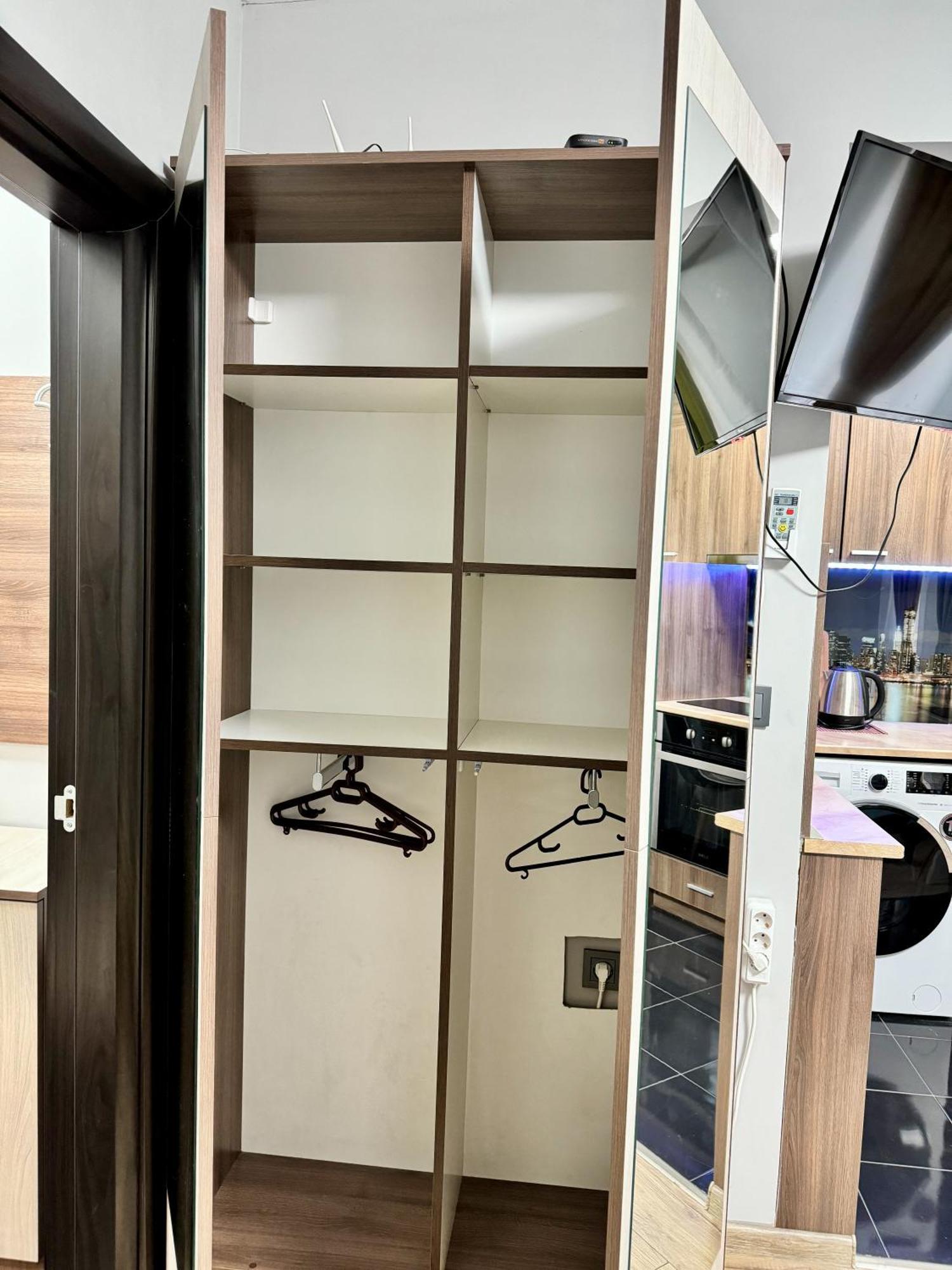 Central Studio Apartment - Varna City Buitenkant foto