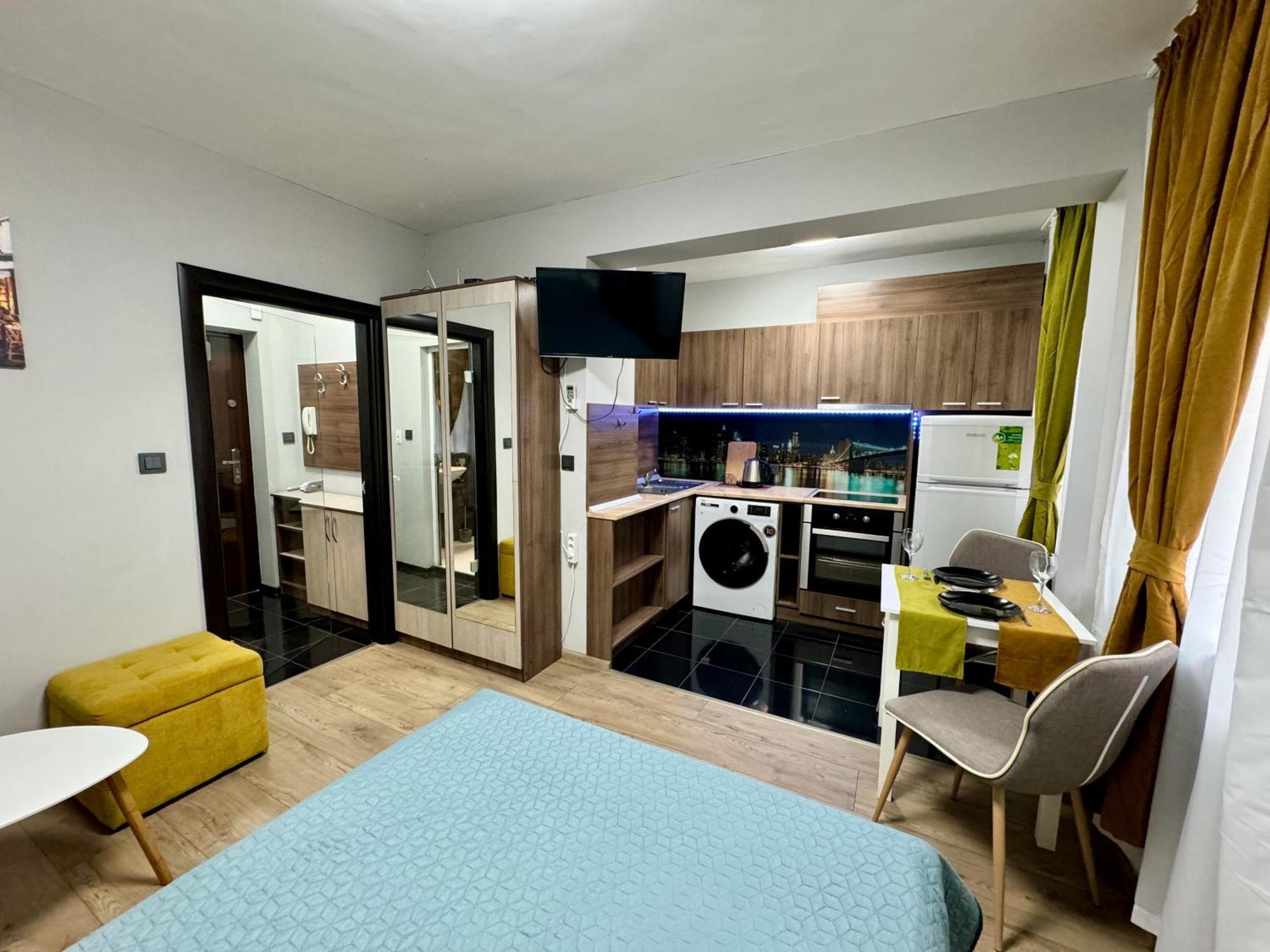 Central Studio Apartment - Varna City Buitenkant foto
